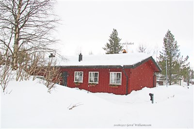 180322 Snöar, snöar. Sten på taket