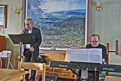 #Staffan Löwenberg sjunger och #Kent Nilsson spelar efter årsmötet